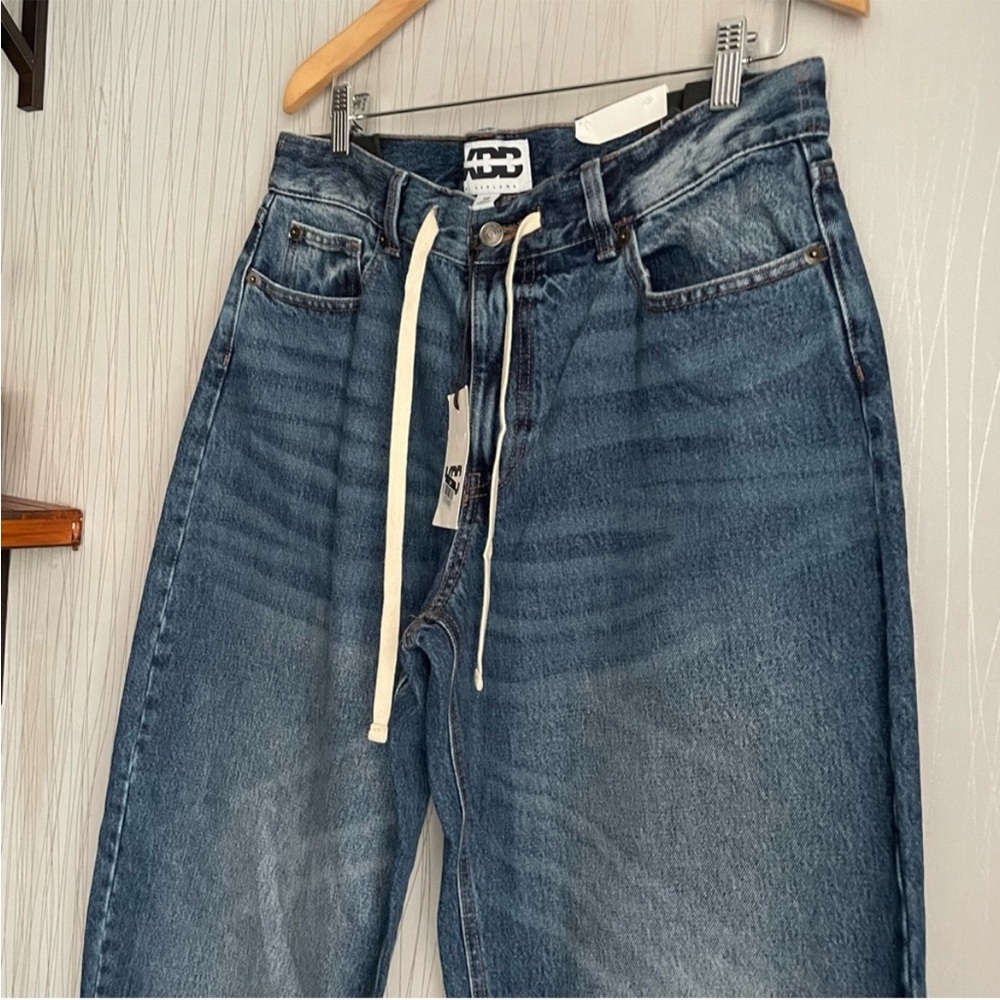 KBB by KAHLANA Women's Mid-Rise Barrel
Leg 'The Lynnox Jean' - Dark Wash 10 - Picture 5 of 10